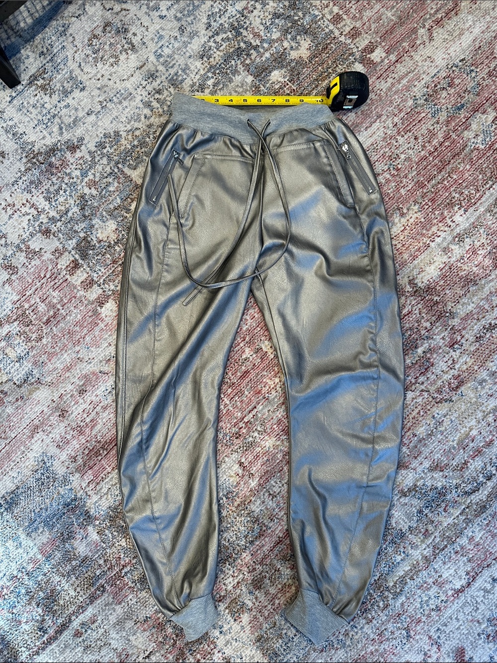Suzy D Silver Faux Leather Jogger Pants-S
